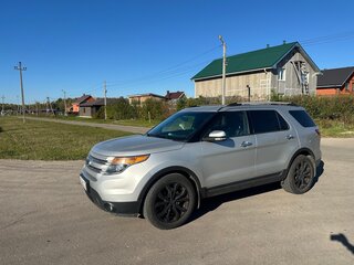 2013 Ford Explorer V, серебристый, 1800000 рублей, вид 1