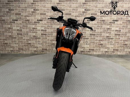 2023 KTM 890 Duke GP, оранжевый, 888000 рублей, вид 4