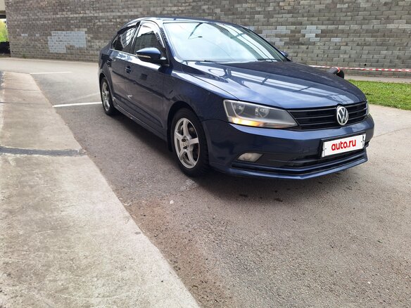 2016 Volkswagen Jetta VI Рестайлинг, синий, 550000 рублей - вид 2