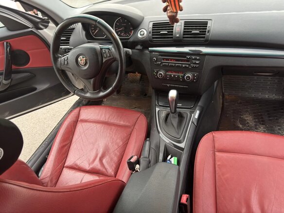 2009 BMW 1 серии 120i I (E81/E82/E87/E88) Рестайлинг, белый, 1200000 рублей - вид 11