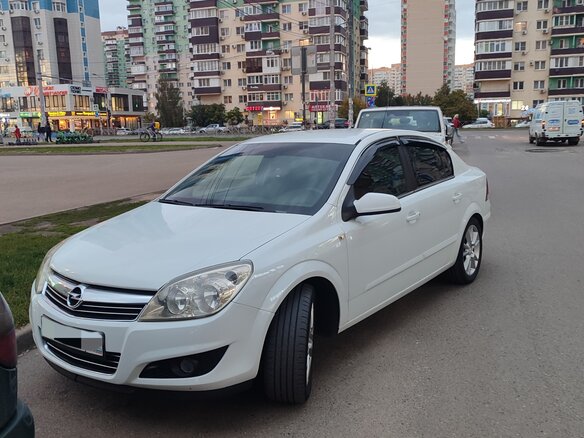 2008 Opel Astra H Рестайлинг, белый, 600000 рублей