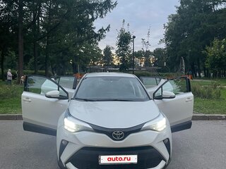 2019 Toyota C-HR I Рестайлинг, белый, 2100000 рублей, вид 4