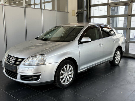 2010 Volkswagen Jetta V, серебристый, 550000 рублей, вид 3