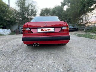 1994 Mercedes-Benz E-Класс 320 I (W124), красный, 1500000 рублей, вид 3