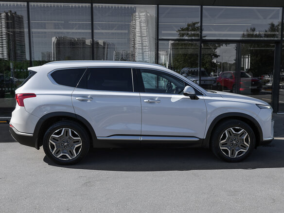 2021 Hyundai Santa Fe IV Рестайлинг, белый, 2998000 рублей - вид 3