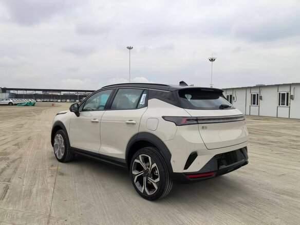 2026 Lynk & Co 06 I Рестайлинг, бежевый, 2327985 рублей - вид 3