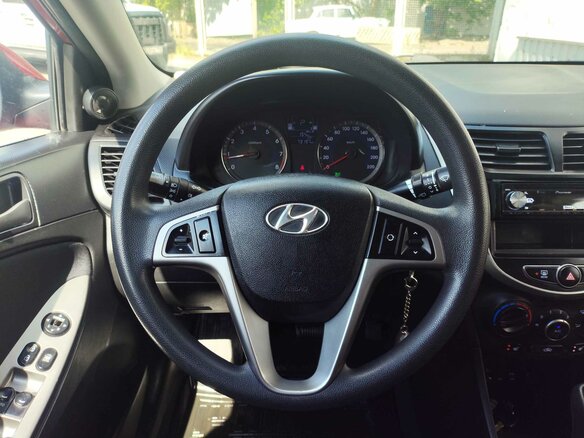 2016 Hyundai Solaris I Рестайлинг, красный - вид 18