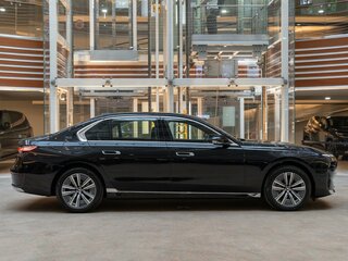2025 BMW 7 серии 740i xDrive VII (G70), чёрный, 13490000 рублей, вид 5