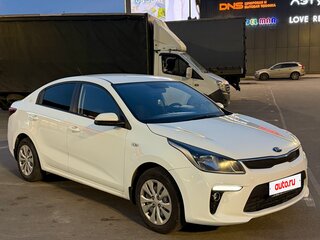 2018 Kia Rio IV, белый, 1249681 рублей, вид 4