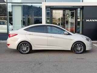 2015 Hyundai Solaris I Рестайлинг, бежевый, 849000 рублей, вид 4