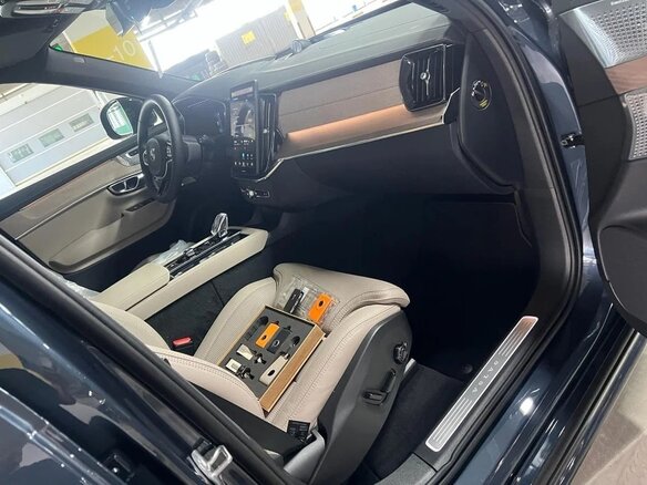 2026 Volvo XC90 B6 II Рестайлинг 2, синий, 9600000 рублей - вид 6