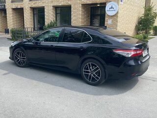 2021 Toyota Camry VIII (XV70) Рестайлинг, чёрный, 2288888 рублей, вид 4