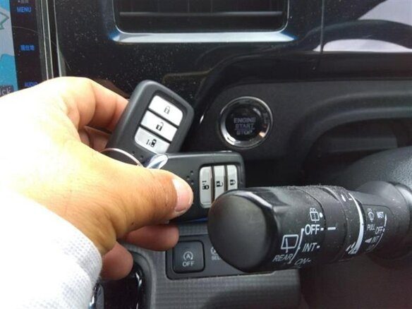 2015 Honda Stepwgn Spada V, белый - вид 17
