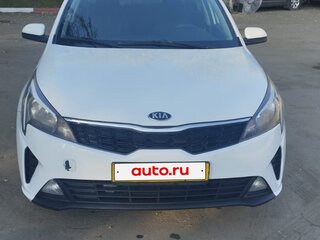 2021 Kia Rio IV Рестайлинг, белый, 1000000 рублей, вид 1