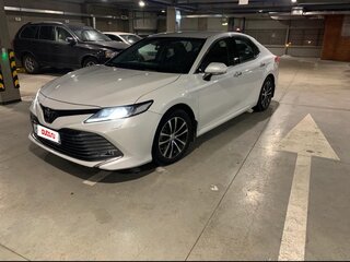 2018 Toyota Camry VIII (XV70), белый, 2455000 рублей, вид 1