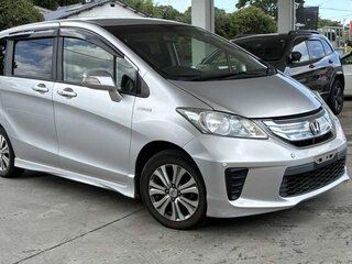 2015 Honda Freed I Рестайлинг 2, серебристый, 798000 рублей, вид 1