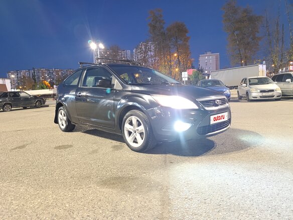 2010 Ford Focus II Рестайлинг, чёрный, 420000 рублей - вид 2