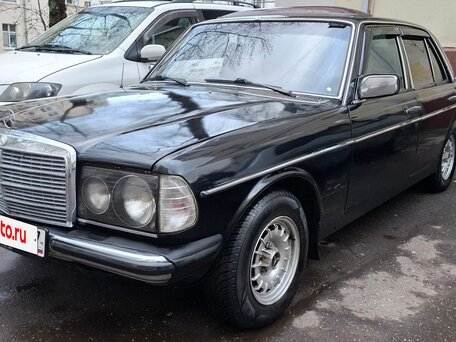 1982 Mercedes-Benz W123 240, чёрный, 400000 рублей, вид 2