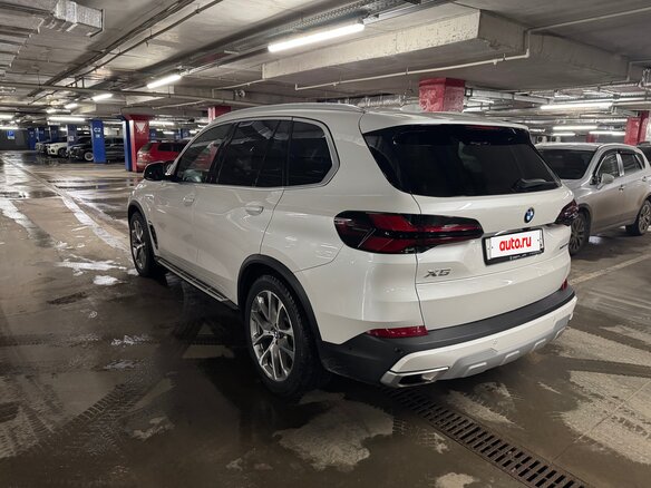 2023 BMW X5 40i IV (G05/G18) Рестайлинг, белый, 8500000 рублей - вид 4