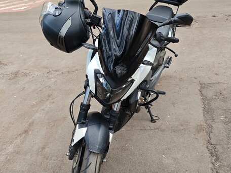 2018 Bajaj Dominar 400, белый, 320000 рублей, вид 1