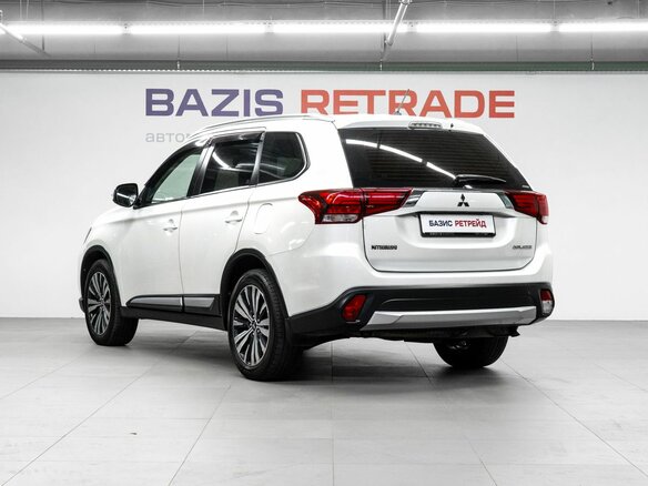 2015 Mitsubishi Outlander III Рестайлинг, белый - вид 6