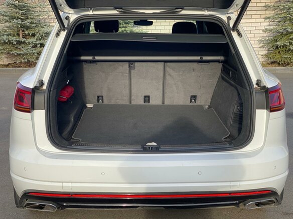 2019 Volkswagen Touareg III, белый, 5650000 рублей - вид 16