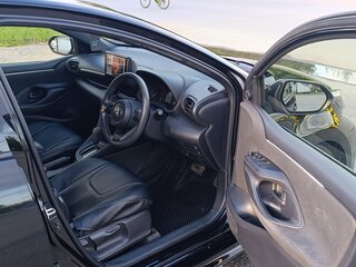 2020 Toyota Yaris IV, чёрный, 1200000 рублей, вид 5