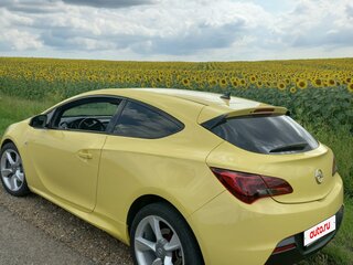 2011 Opel Astra GTC J Рестайлинг, жёлтый, 800000 рублей, вид 2