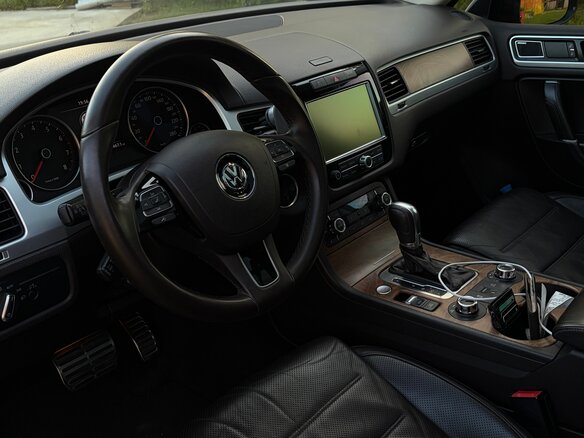 2013 Volkswagen Touareg II, коричневый - вид 10