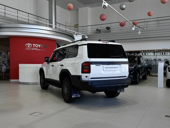 2024 Toyota Land Cruiser Prado 250 Series, белый, 10500000 рублей - вид 3