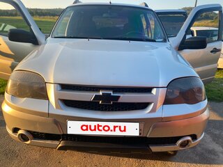 2012 Chevrolet Niva I Рестайлинг, серебристый, 520000 рублей, вид 1