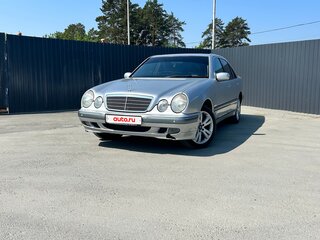 2001 Mercedes-Benz E-Класс 200 II (W210, S210) Рестайлинг, серебристый, 530000 рублей, вид 1