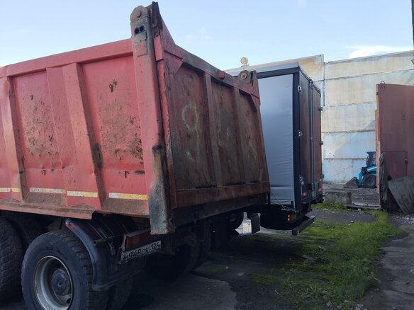 2012 Iveco Trakker, красный, 1500000 рублей - вид 4