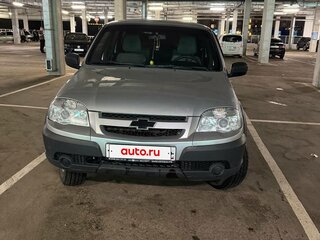 2017 Chevrolet Niva I Рестайлинг, серебристый, 620000 рублей, вид 2