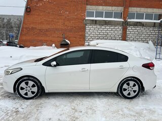 2017 Kia Cerato III Рестайлинг (Classic), белый, 1300000 рублей, вид 4