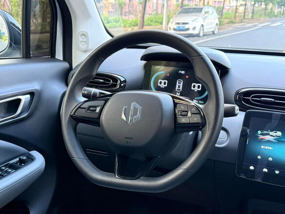 2025 Leapmotor T03 38 kWh, белый - вид 9