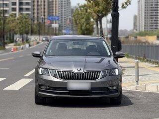 2021 Skoda Octavia III (A7) Рестайлинг, серый, 1800000 рублей, вид 1