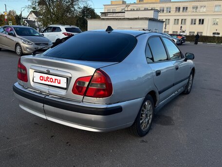 2001 Mitsubishi Carisma I Рестайлинг, серебристый, 220000 рублей, вид 4