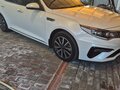 2019 Kia Optima IV Рестайлинг, белый, 1950000 рублей - вид 1