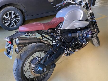 2023 BMW R Nine T Scrambler, серебристый, 1299000 рублей, вид 2