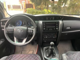 2021 Toyota Fortuner II Рестайлинг, красный, 3900000 рублей, вид 5