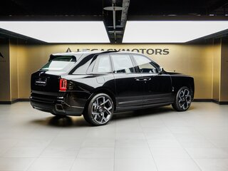 2026 Rolls-Royce Cullinan Black Badge I Рестайлинг (Series II), чёрный, 73670000 рублей, вид 3