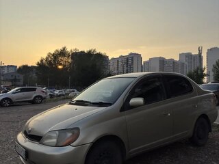 2000 Toyota Platz, бежевый, 300000 рублей, вид 1