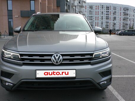 2018 Volkswagen Tiguan II, серебристый, 2850000 рублей, вид 3