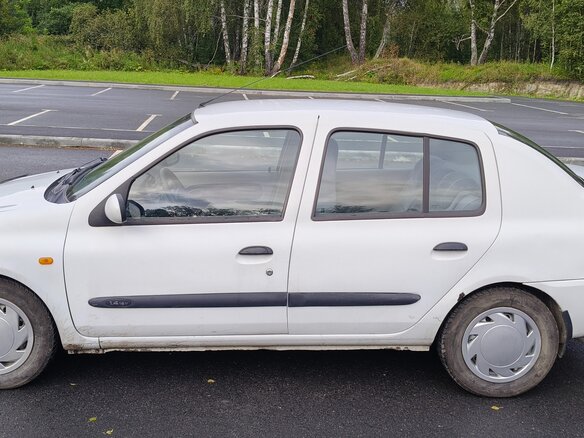2002 Renault Symbol I Рестайлинг, белый, 150000 рублей - вид 4