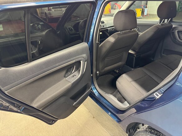 2013 Skoda Fabia II Рестайлинг, синий, 850000 рублей - вид 32