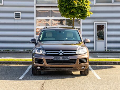 2014 Volkswagen Touareg II, коричневый, 1655000 рублей, вид 2