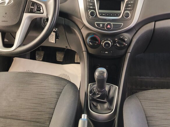 2016 Hyundai Solaris I Рестайлинг, серый, 1200000 рублей - вид 4