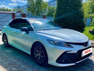 2021 Toyota Camry VIII (XV70) Рестайлинг, белый, 3350000 рублей, вид 4