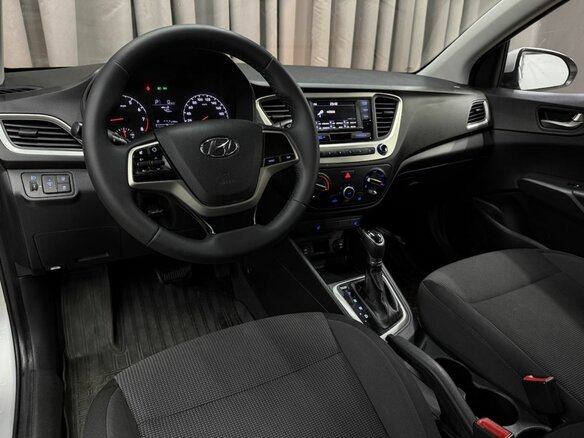 2017 Hyundai Solaris II, серебристый, 1199900 рублей - вид 6
